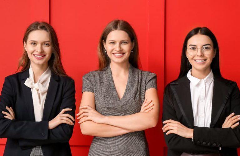 Aquí una lista de cinco mujeres exitosas que están triunfando en puestos directivos o como CEOs en importantes empresas internacionales. 